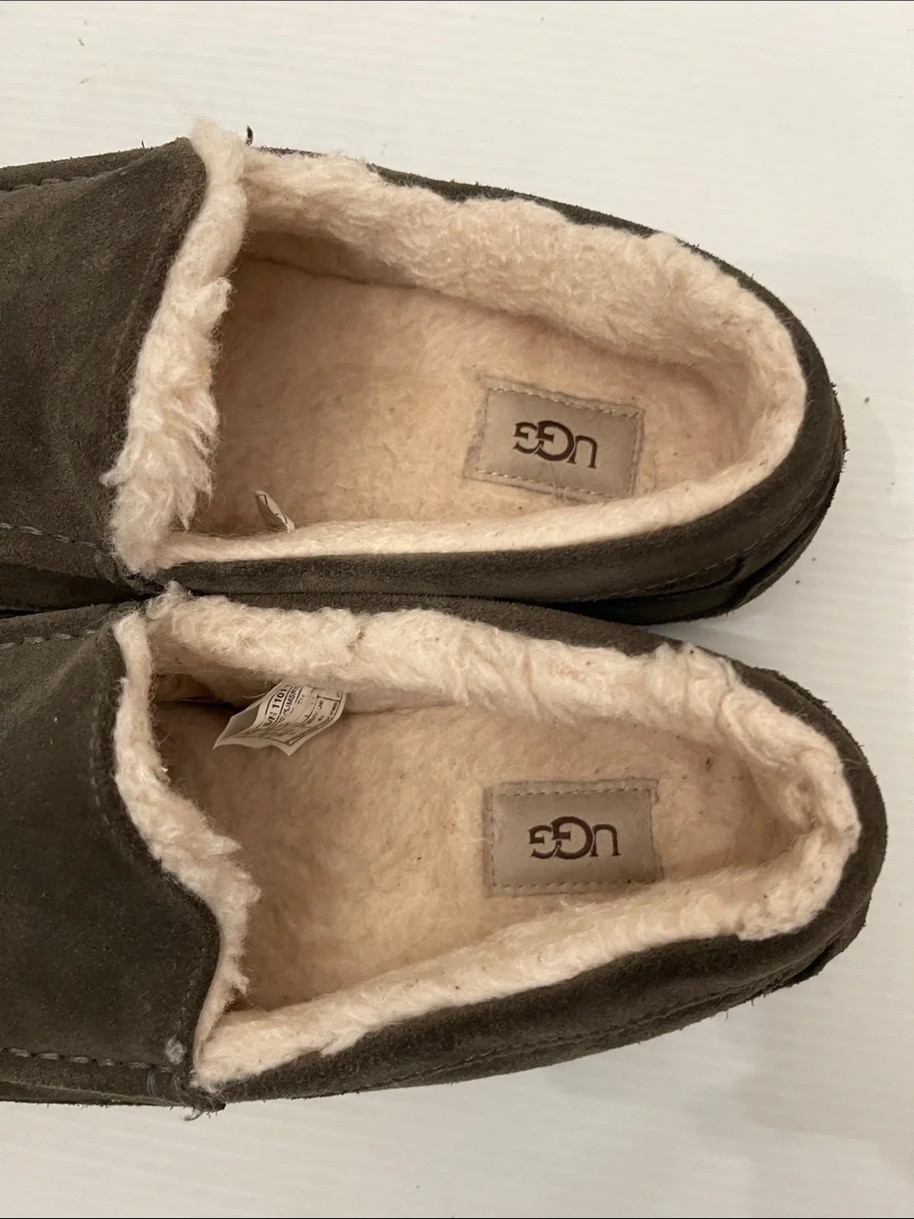 UGG WINTER ASCOT IN AN OLIVE SLIPPERS MENS SIZE 12